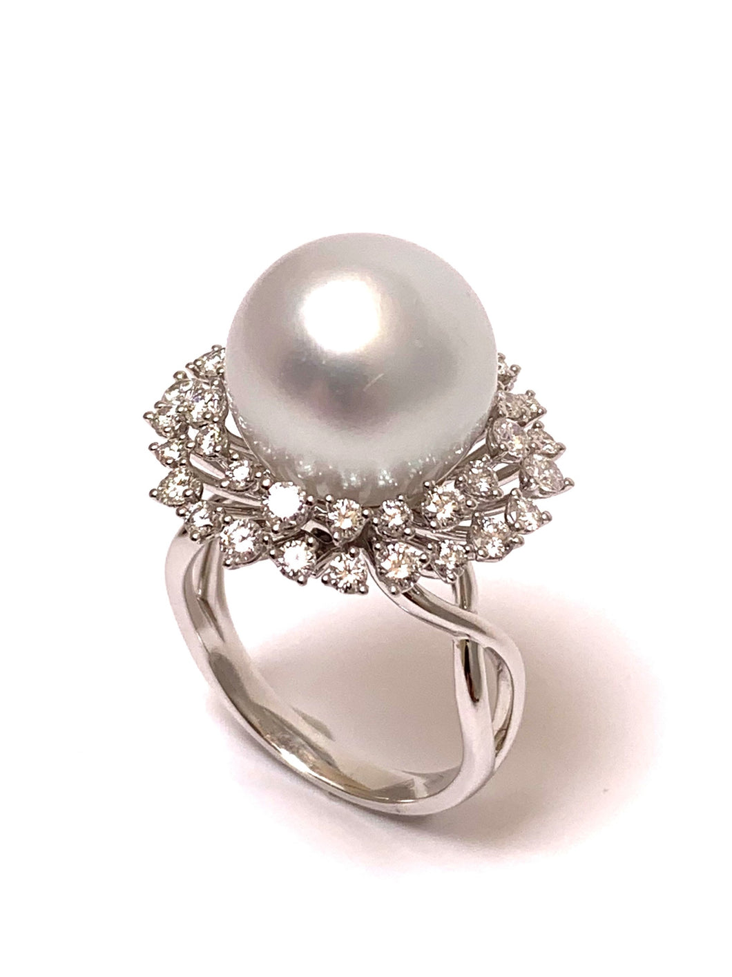 Pearl Ring with Diamonds