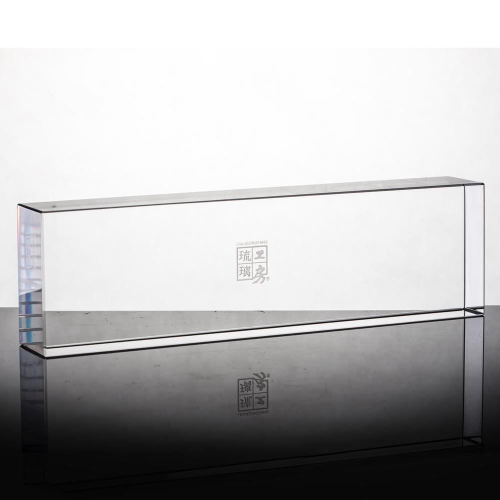 Display Base (Acrylic): 21x6x3 CM